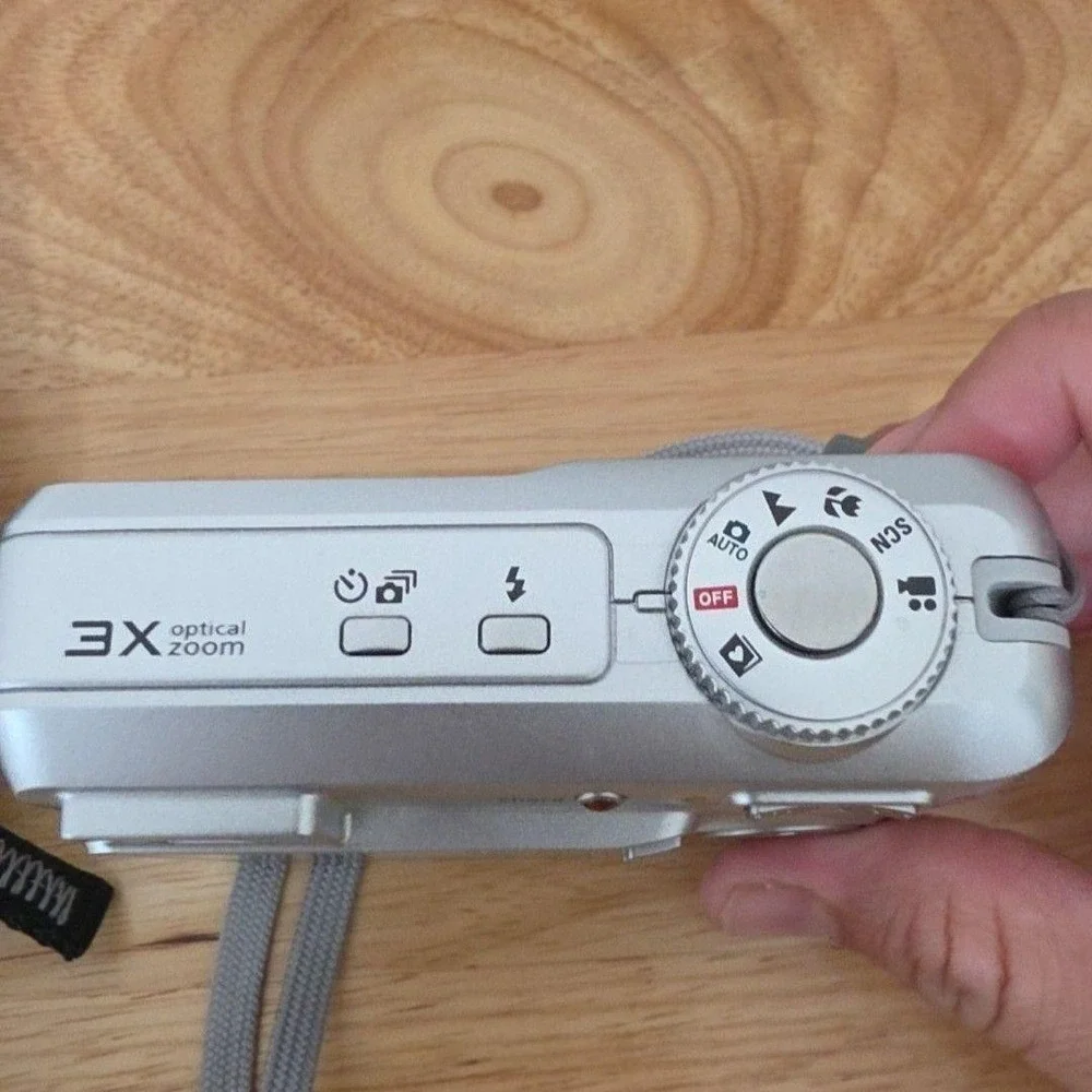 Kodak EasyShare C533 Silver Digital Camera 5.0 MP 3X Zoom Need Battery